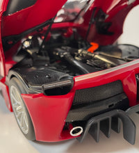 Maisto - Ferrari FXX-K - 1:18 Scale Red Diecast Model Car Special Edition.