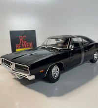 Maisto 1969 Dodge Charger R/T 1/18 Scale Diecast Model American Muscle Car.