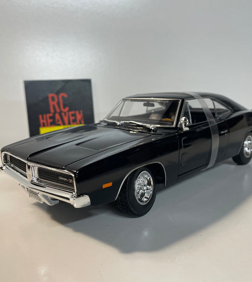 Maisto 1969 Dodge Charger R/T 1/18 Scale Diecast Model American Muscle Car.