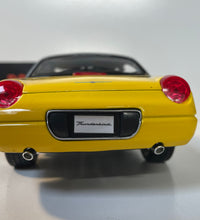 Maisto Ford Thunderbird 1/18 Scale Diecast Model Car Yellow.