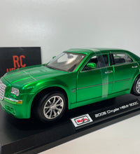 Maisto 2005 Chrysler Hemi 300c 1:18 Scale Diecast Model Car.