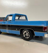 Maisto 1/18 Scale - 1974 Chevrolet C10 Cheyenne Super  - Blue & Black Diecast Model.