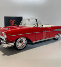 Maisto 1/18 Scale - 1957 Chevrolet Bel Air Concertible Diecast Model Car.