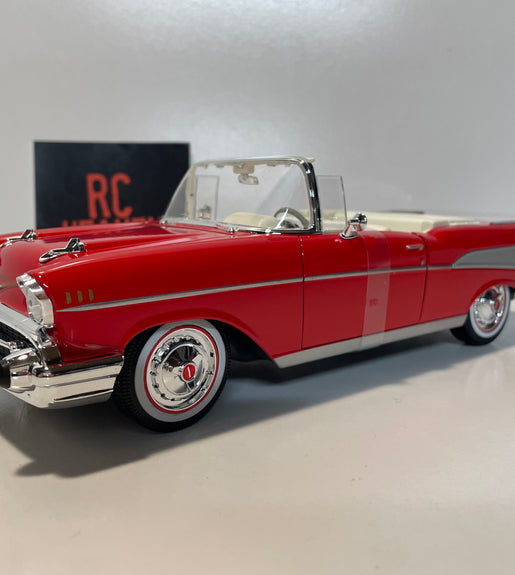 Maisto 1/18 Scale - 1957 Chevrolet Bel Air Concertible Diecast Model Car.