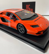 Maisto Lamborghini Countach LPI 800 - 4 1/18 Scale Diecast Model Car.