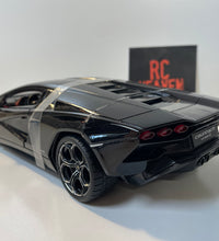 Maisto Lamborghini Countach LPI 800 - 4 1/18 Scale Diecast Model Car.