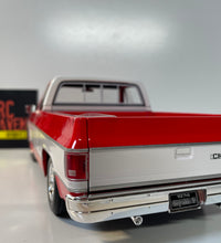 Maisto 1/18 Scale - 1974 Chevrolet C10 Cheyenne Super  - Red Diecast Model.