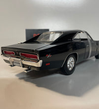 Maisto 1969 Dodge Charger R/T 1/18 Scale Diecast Model American Muscle Car.