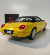 Maisto Ford Thunderbird 1/18 Scale Diecast Model Car Yellow.