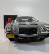 Maisto 1:18 Scale 1971 Chevrolet Camaro Diecast Model Car American Muscle Grey.