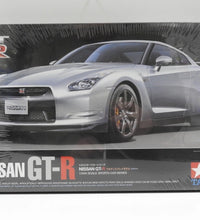 Tamiya 1/24 Scale Nissan GT-R Model Kit No: 24300