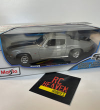 Maisto 1:18 Scale 1971 Chevrolet Camaro Diecast Model Car American Muscle Grey.