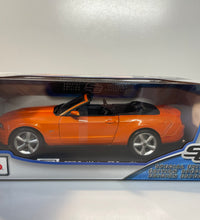 Maisto 2010 Ford Mustang GT Convertible 1/18 Scale Diecast Model Car Orange.