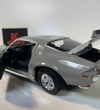 Maisto 1:18 Scale 1971 Chevrolet Camaro Diecast Model Car American Muscle Grey.