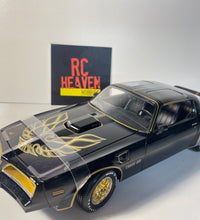 Maisto 1977 Pontiac Firebird Trans Am 1:18 Scale Die cast Model Car.