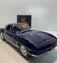 Maisto 1/18 Diecast Special Edition 1965 Chevrolet Corvette Metallic Purple Model Car.