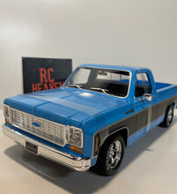 Maisto 1/18 Scale - 1974 Chevrolet C10 Cheyenne Super  - Blue & Black Diecast Model.