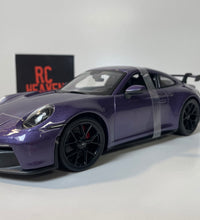 Maisto Diecast Model Special Edition 1:18 scale Porsche 911 GT3 Purple.