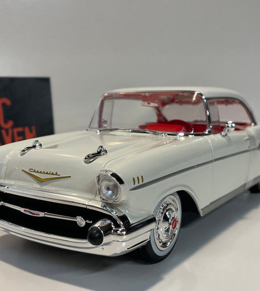 Maisto 1/18 Scale - 1957 Chevrolet Bel Air Coupe Diecast Model Car.