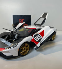 Maisto Ford GT 2021 Ford Heritage 1:18 Scale Diecast Model Car.