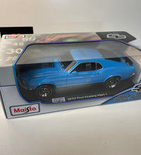 Maisto 1970 Ford Mustang Mach 1 - 1/18 Scale Diecast Model American Muscle Car.