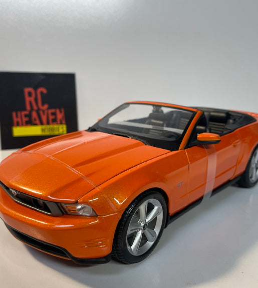 Maisto 2010 Ford Mustang GT Convertible 1/18 Scale Diecast Model Car Orange.