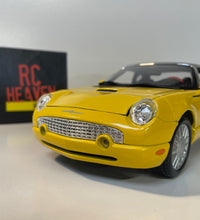 Maisto Ford Thunderbird 1/18 Scale Diecast Model Car Yellow.