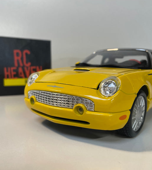 Maisto Ford Thunderbird 1/18 Scale Diecast Model Car Yellow.