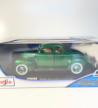 Maisto 1939 Ford Deluxe Coupe  1/18 Scale Diecast Model American Classic Car.