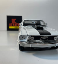 Maisto 1:18 Scale 1968 Ford Mustang GT Cobra Jet Diecast Model Car Muscle Car