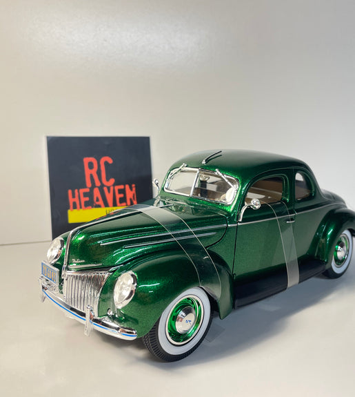 Maisto 1939 Ford Deluxe Coupe  1/18 Scale Diecast Model American Classic Car.