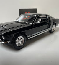 Maisto 1967 Ford Mustang GTA Fastback 1/18 Diecast Model American Muscle Car