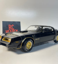 Maisto 1977 Pontiac Firebird Trans Am 1:18 Scale Die cast Model Car.