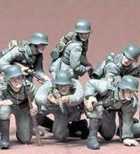 TAMIYA 1/35 Scale German Panzer Grenadiers Military Model Kit No: 35061