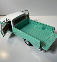 1:18 1975 Ford F-100 w/Smokey Bear Figurine - Forest Service Green -- Greenlight
