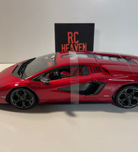 Maisto Lamborghini Countach LPI 800 - 4 1/18 Scale Diecast Model Car.