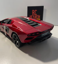 Maisto Lamborghini Countach LPI 800 - 4 1/18 Scale Diecast Model Car.
