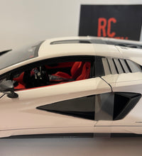Maisto 1/18 Scale Diecast Lamborghini Countach LPI 800-4 - White Model Car
