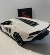 Maisto 1/18 Scale Diecast Lamborghini Countach LPI 800-4 - White Model Car