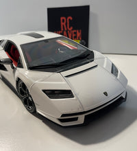 Maisto 1/18 Scale Diecast Lamborghini Countach LPI 800-4 - White Model Car