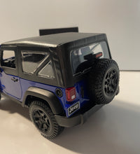 Maisto 1:18 Scale Diecast Model Car  2014 Jeep Wrangler Willys.