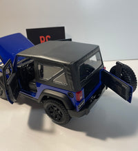 Maisto 1:18 Scale Diecast Model Car  2014 Jeep Wrangler Willys.