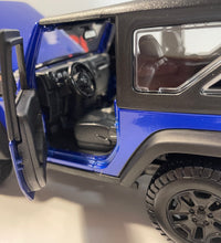 Maisto 1:18 Scale Diecast Model Car  2014 Jeep Wrangler Willys.