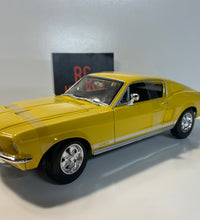 Maisto 1967 Ford Mustang GTA Fastback 1/18 Diecast Model American Muscle Car