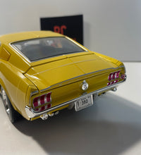 Maisto 1967 Ford Mustang GTA Fastback 1/18 Diecast Model American Muscle Car